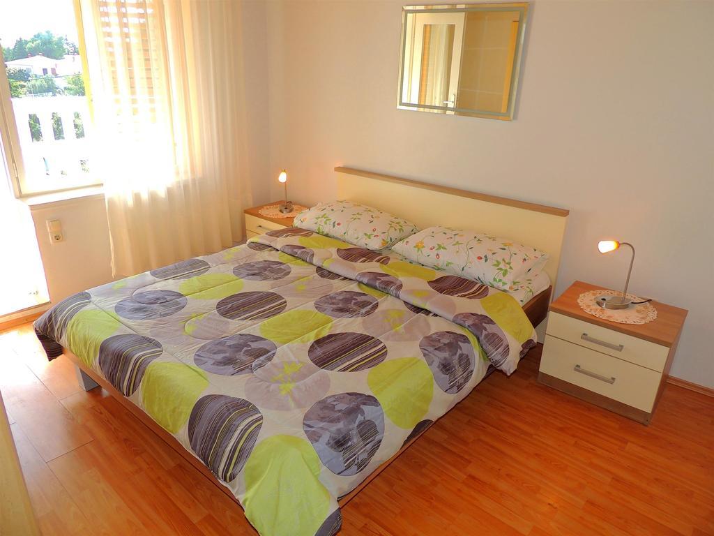 Apartments Zlatko Кърк Екстериор снимка